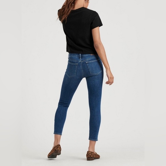 Women’s LUCKY BRAND medium wash mid rise crop Ava distressed jeans size 28/6 - Picture 16 of 16